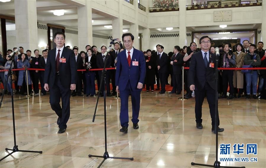 （兩會(huì)&middot;面對(duì)面&middot;XHDW）（9）全國政協(xié)委員接受采訪