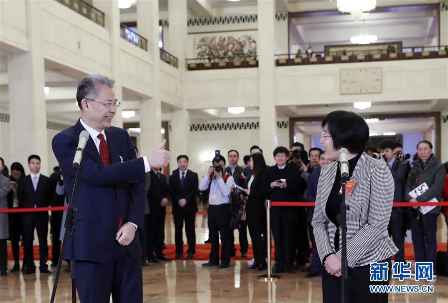 （兩會&middot;面對面&middot;XHDW）（13）全國政協(xié)委員接受采訪