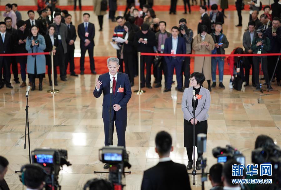 （兩會&middot;面對面&middot;XHDW）（15）全國政協(xié)委員接受采訪