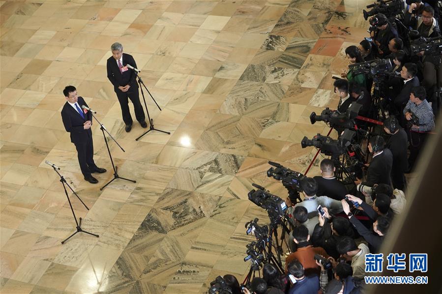 （兩會(huì)&middot;面對(duì)面&middot;XHDW）（18）全國政協(xié)委員接受采訪