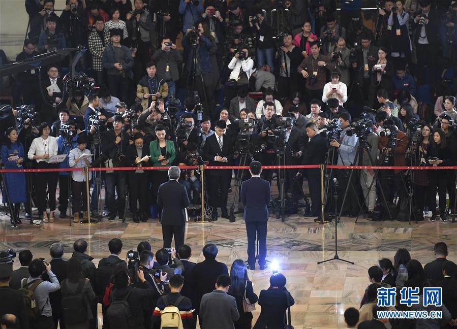 （兩會&middot;面對面&middot;XHDW）（19）全國政協(xié)委員接受采訪