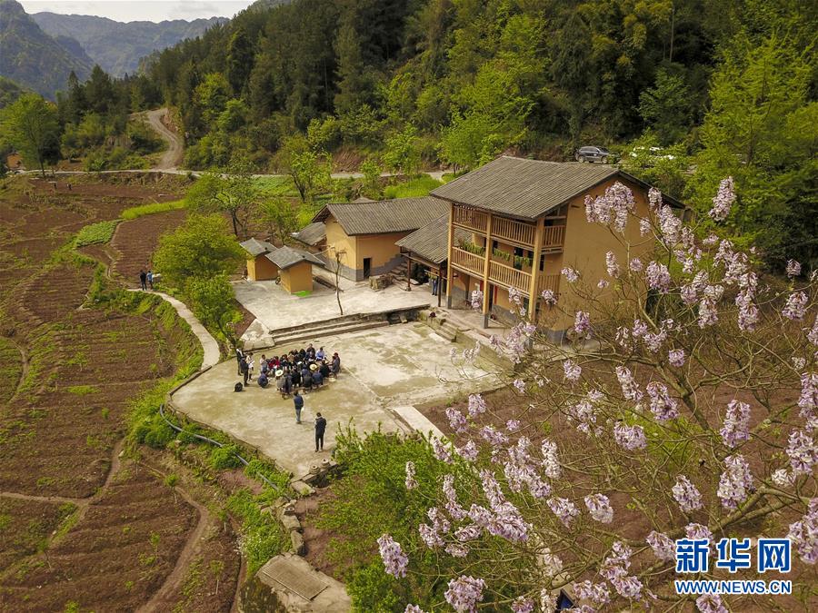 (新華全媒頭條·圖文互動)(8)勇立潮頭御風(fēng)行——以習(xí)近平同志為核心的黨中央2019年治國理政評述