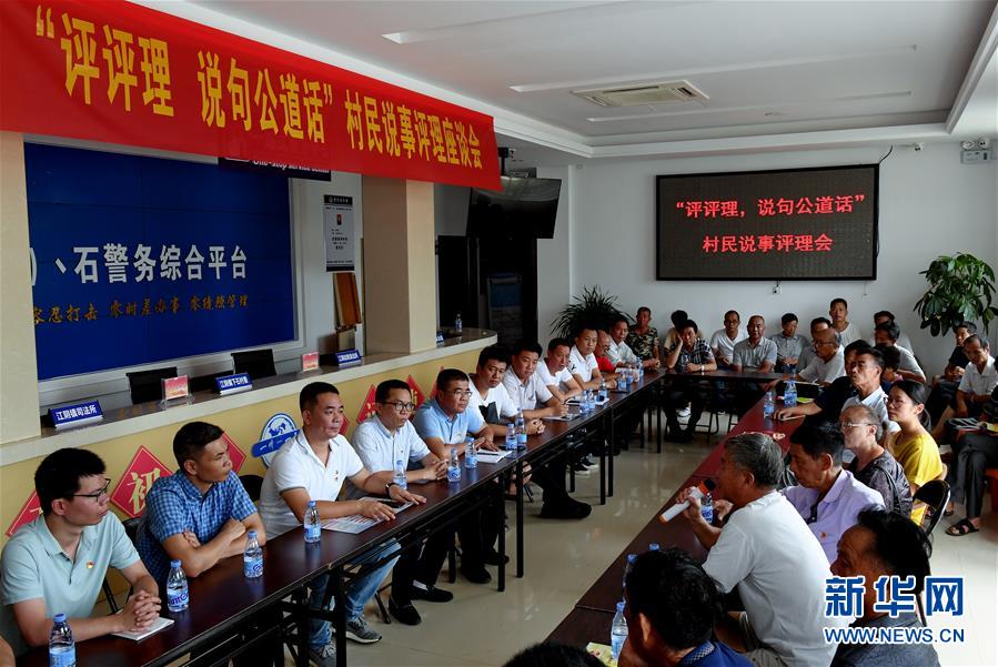 （新華全媒頭條&middot;圖文互動）（8）為基層松綁減負　促干部擔當作為&mdash;&mdash;以習(xí)近平同志為核心的黨中央推進&ldquo;基層減負年&rdquo;工作綜述