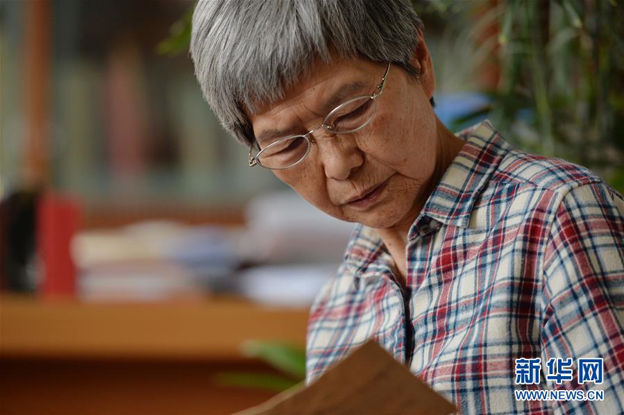 （時(shí)代先鋒&middot;圖文互動）（6）此生不悔入沙海 勇?lián)厝问家娊?mdash;&mdash;敦煌研究院文物保護(hù)利用群體群像