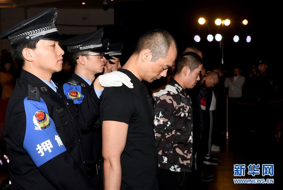 （新華全媒頭條&middot;圖文互動(dòng)）（3）擊楫中流正當(dāng)時(shí)&mdash;&mdash;全國(guó)掃黑除惡專(zhuān)項(xiàng)斗爭(zhēng)推進(jìn)紀(jì)實(shí)