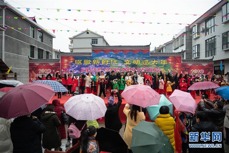 （新春走基層&middot;圖文互動(dòng)）（2）村晚&ldquo;說唱&rdquo;唱什么？