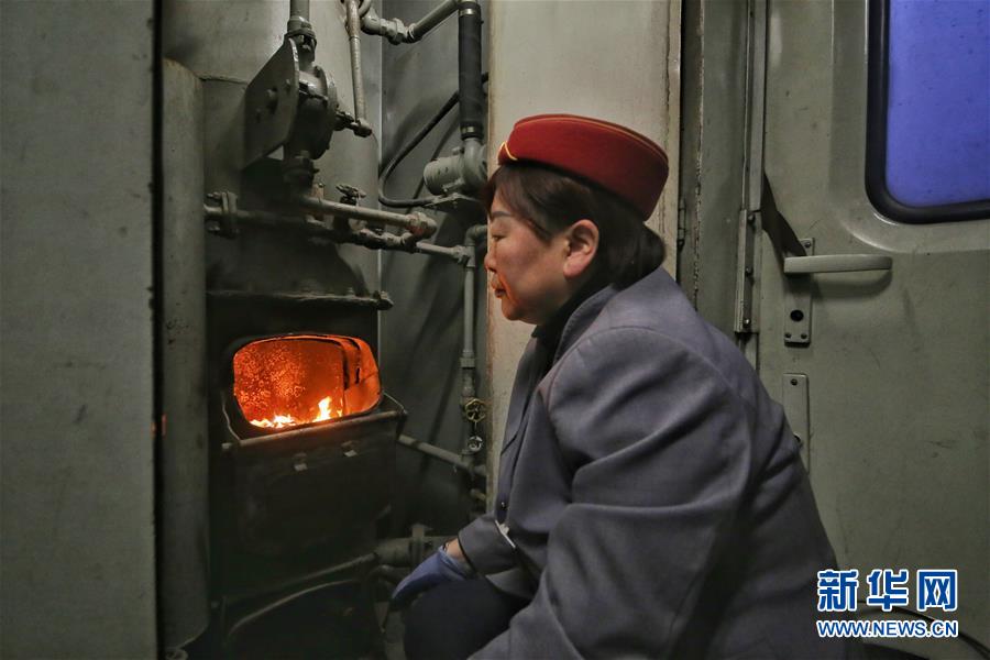 （新春走基層&middot;圖文互動）（2）小康路上，與&ldquo;小慢車&rdquo;同行&mdash;&mdash;長白山區(qū)綠皮火車二三事