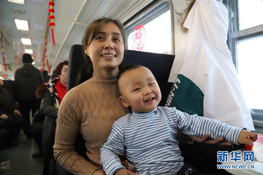 （新春走基層&middot;圖文互動）（3）小康路上，與&ldquo;小慢車&rdquo;同行&mdash;&mdash;長白山區(qū)綠皮火車二三事