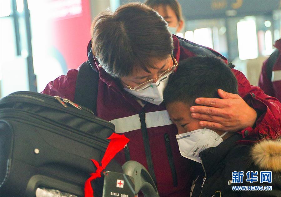 (新華全媒頭條·圖文互動)(20)萬眾一心迎挑戰(zhàn) 眾志成城戰(zhàn)疫情——全國總動員打響疫情防控阻擊戰(zhàn)紀(jì)實