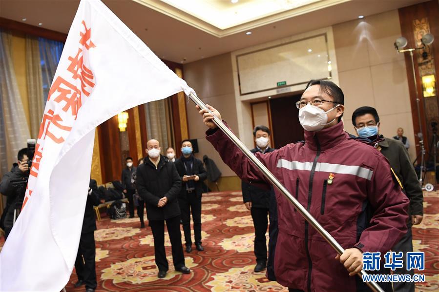 （新華全媒頭條&middot;圖文互動）（3）黨旗，高高飄揚(yáng)在防控疫情斗爭第一線&mdash;&mdash;各級黨組織和廣大黨員干部投身疫情防控阻擊戰(zhàn)紀(jì)實