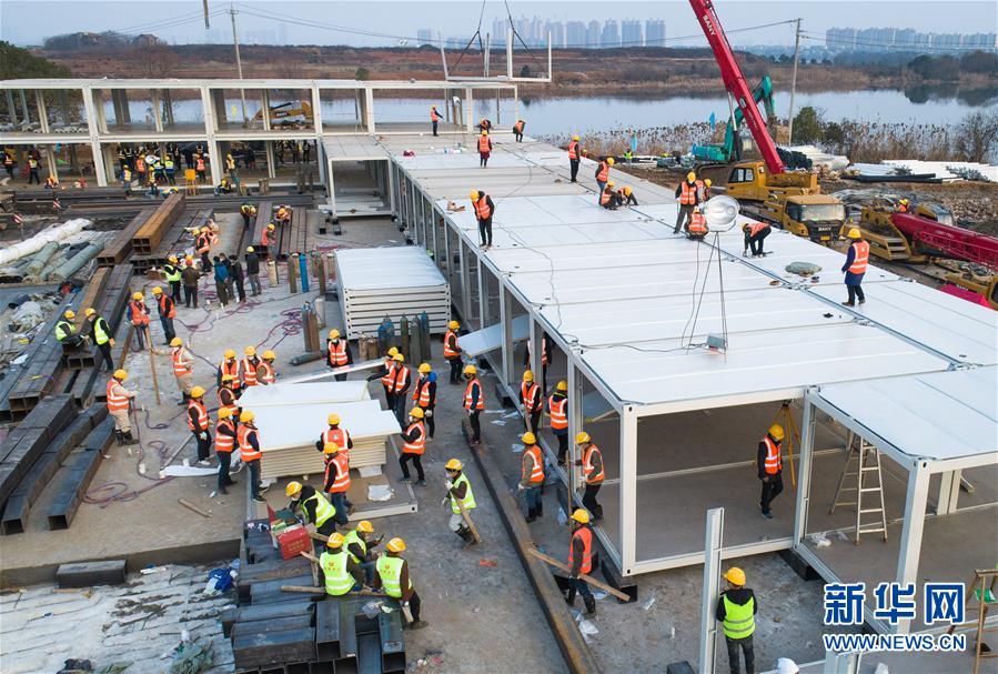 （新華全媒頭條&middot;圖文互動）（6）黨旗，高高飄揚(yáng)在防控疫情斗爭第一線&mdash;&mdash;各級黨組織和廣大黨員干部投身疫情防控阻擊戰(zhàn)紀(jì)實