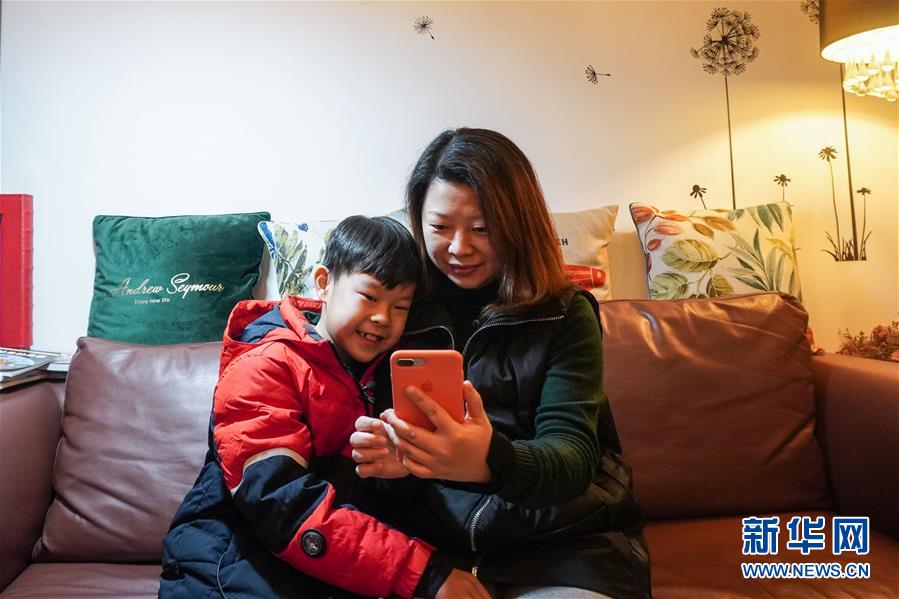 （聚焦疫情防控&middot;圖文互動(dòng)）（1）無(wú)法握手，但始終并肩