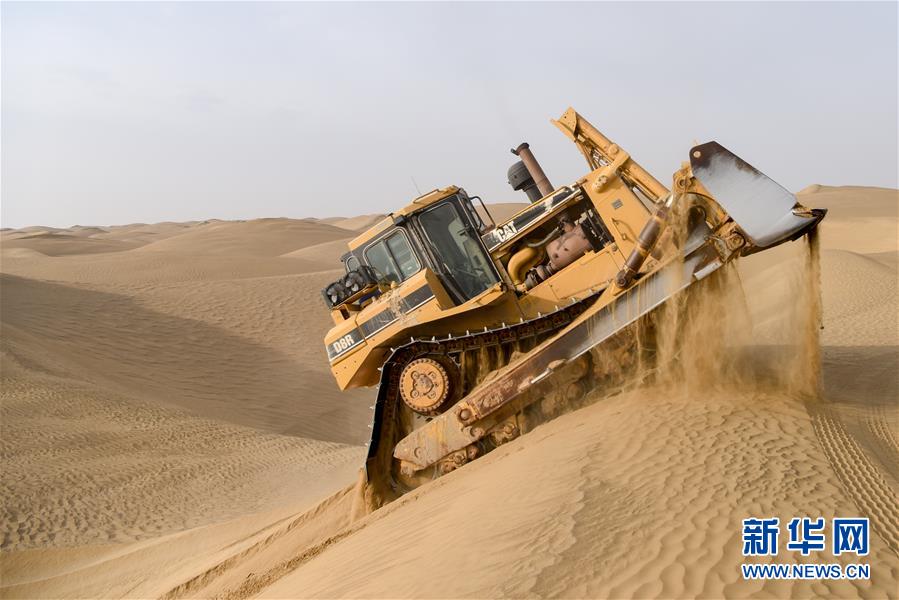 （新春走基層&middot;圖文互動(dòng)）（3）特寫：與車為伴，獨(dú)行沙海