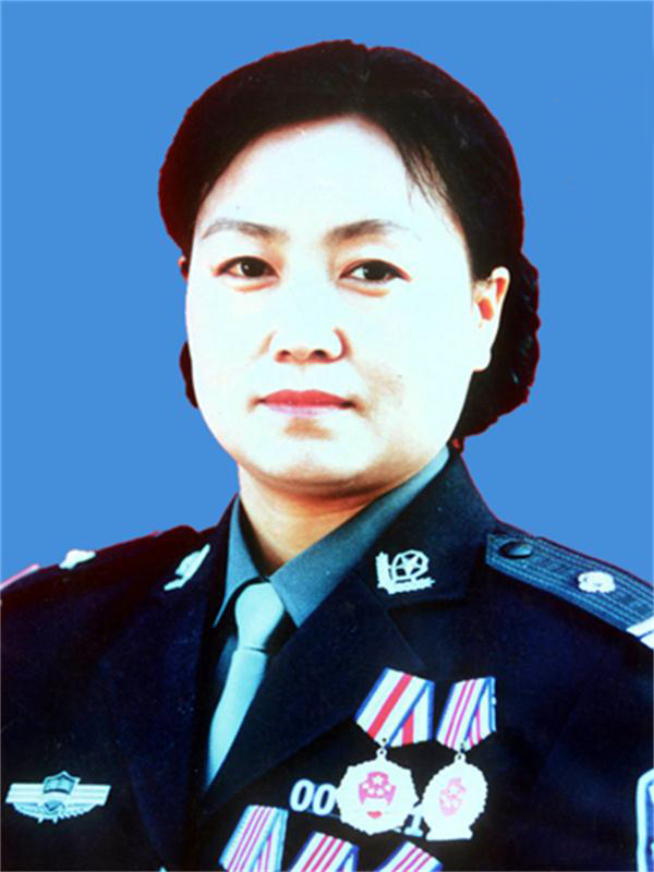 (為了民族復(fù)興·英雄烈士譜·圖文互動)人民愛戴的忠誠衛(wèi)士任長霞