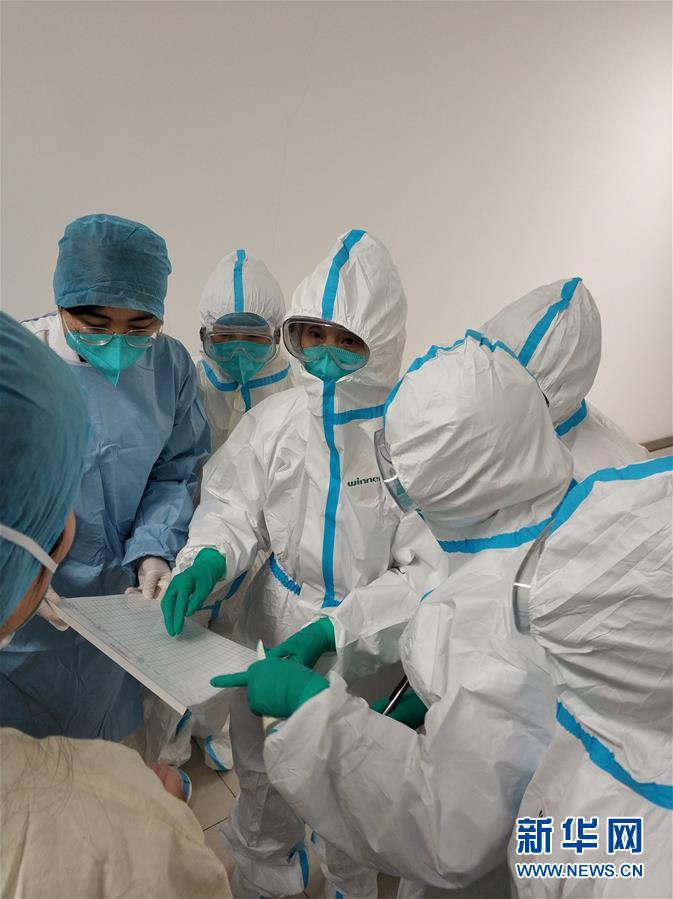 （新華全媒頭條&middot;圖文互動）（4）戰(zhàn)紅區(qū)！&mdash;&mdash;發(fā)生在武漢抗疫隔離病房內(nèi)的故事