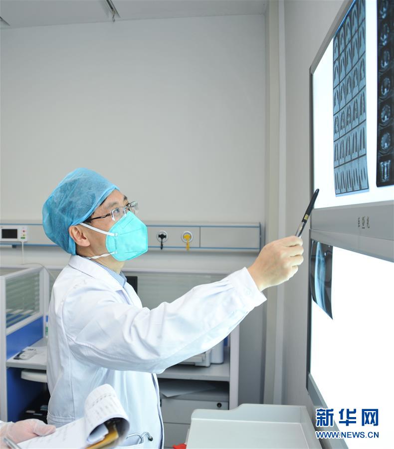 （新華全媒頭條&middot;圖文互動）（6）戰(zhàn)紅區(qū)！&mdash;&mdash;發(fā)生在武漢抗疫隔離病房內(nèi)的故事
