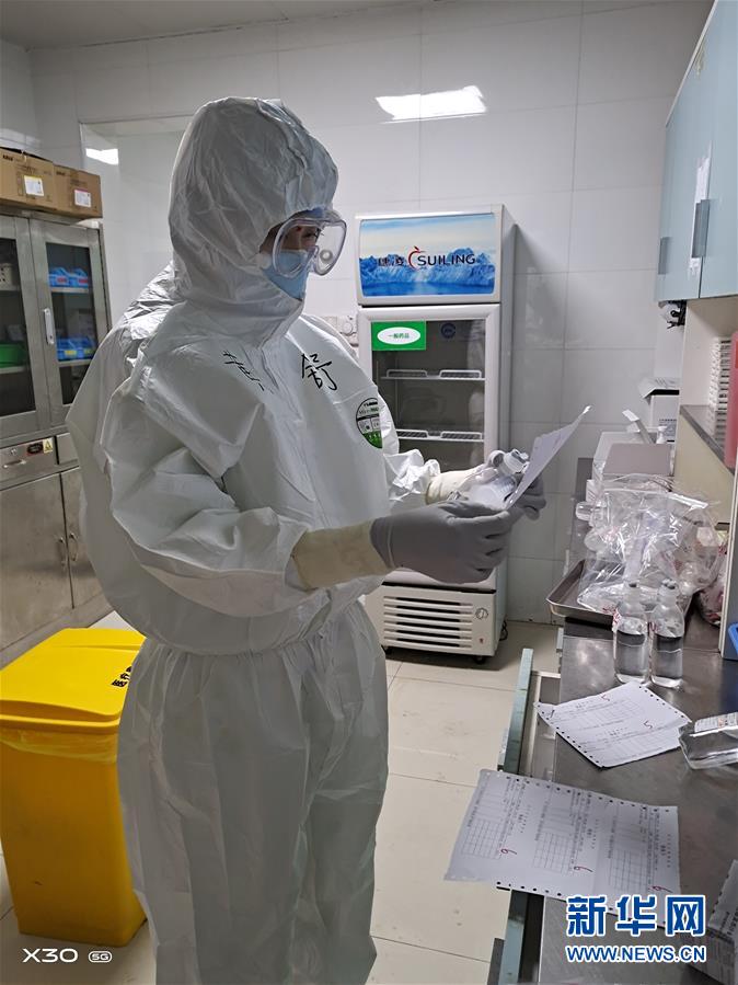 （新華全媒頭條&middot;圖文互動）（7）戰(zhàn)紅區(qū)！&mdash;&mdash;發(fā)生在武漢抗疫隔離病房內(nèi)的故事