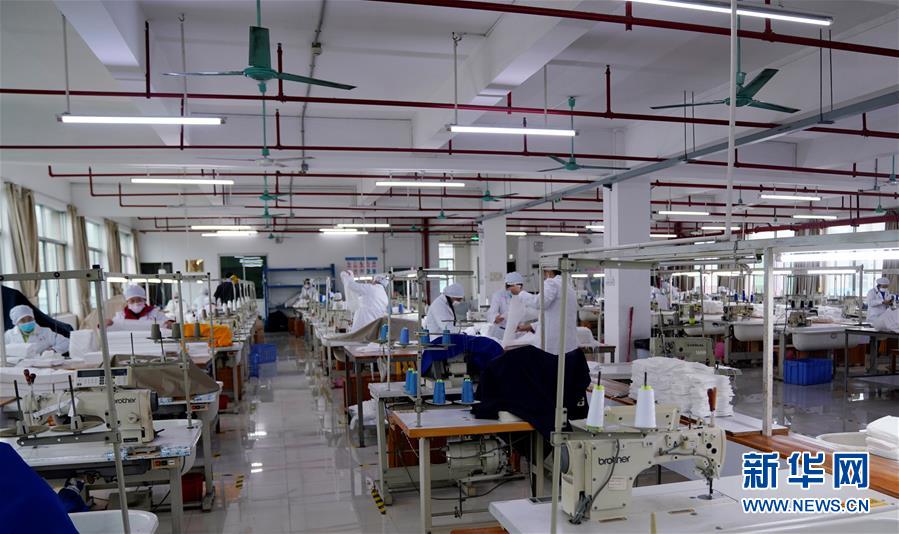 (來自經(jīng)濟前沿的故事·企業(yè)復(fù)工復(fù)產(chǎn)·圖文互動)(2)堅守生產(chǎn)線就是保護“生命線”——廣西部分企業(yè)復(fù)工生產(chǎn)見聞