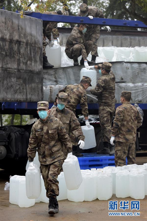 (聚焦疫情防控·圖文互動(dòng))(2)邯鄲市愛國(guó)擁軍聯(lián)合會(huì)為武漢火神山醫(yī)院捐贈(zèng)百噸醫(yī)用消毒原液