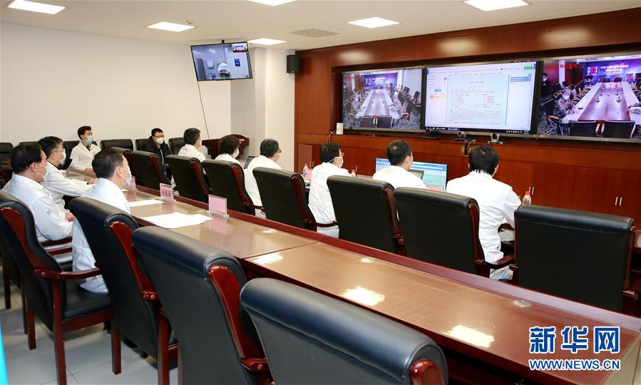 (聚焦疫情防控·圖文互動(dòng))(2)解放軍總醫(yī)院為火神山醫(yī)院患者開展首次5G遠(yuǎn)程會診