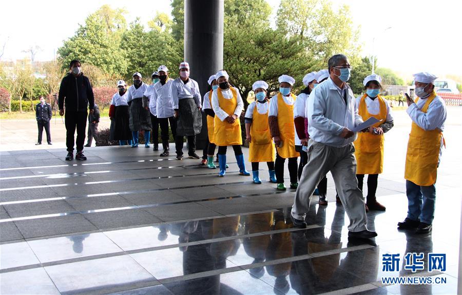 （來自經(jīng)濟前沿的故事&middot;企業(yè)復工復產(chǎn)&middot;圖文互動）（2）看1500多名工人是如何復工的？&mdash;&mdash;湖南郴州一家企業(yè)復工目擊記 