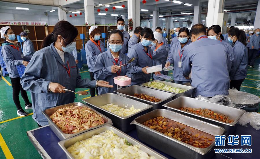 (來自經(jīng)濟前沿的故事·企業(yè)復(fù)工復(fù)產(chǎn)·圖文互動)(2)“這次復(fù)工終生難忘”——廣東格蘭仕安全員復(fù)工記