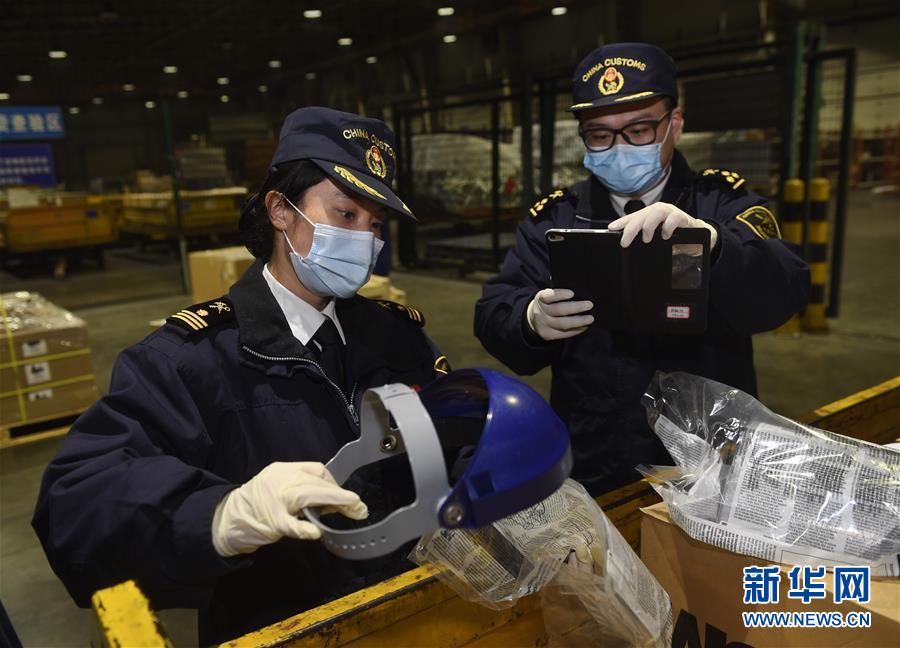 （聚焦疫情防控）（2）四川海外采購防控急需物資 海關(guān)通關(guān)&ldquo;零延時&rdquo;