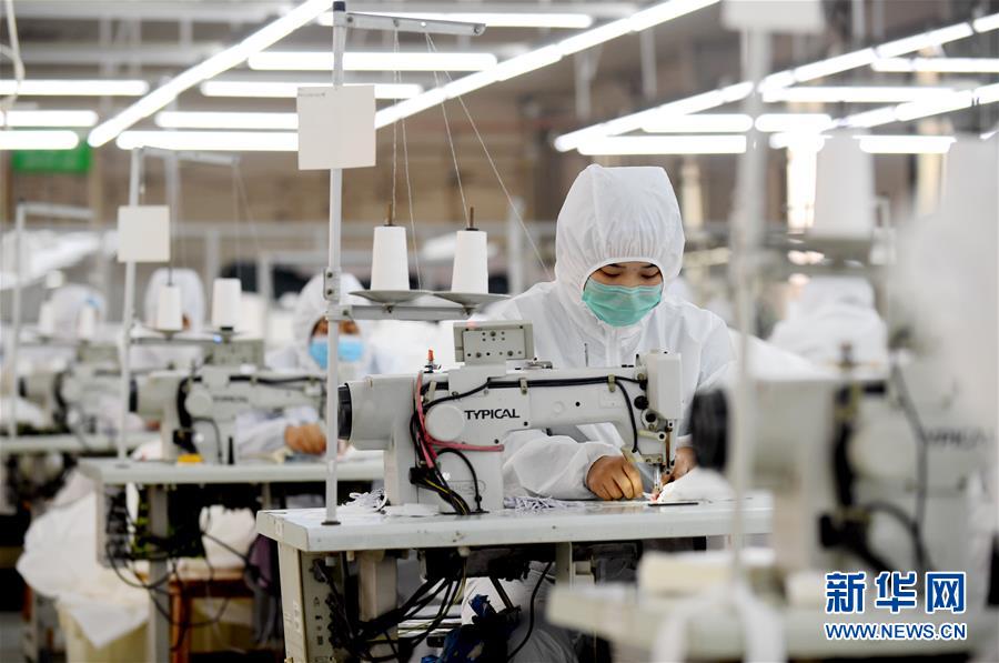 （聚焦疫情防控&middot;圖文互動(dòng)）（3）我們能多產(chǎn)一件，前方就少一份風(fēng)險(xiǎn)&mdash;&mdash;醫(yī)用防護(hù)服&ldquo;河北制造&rdquo;緊急&ldquo;起飛&rdquo;記