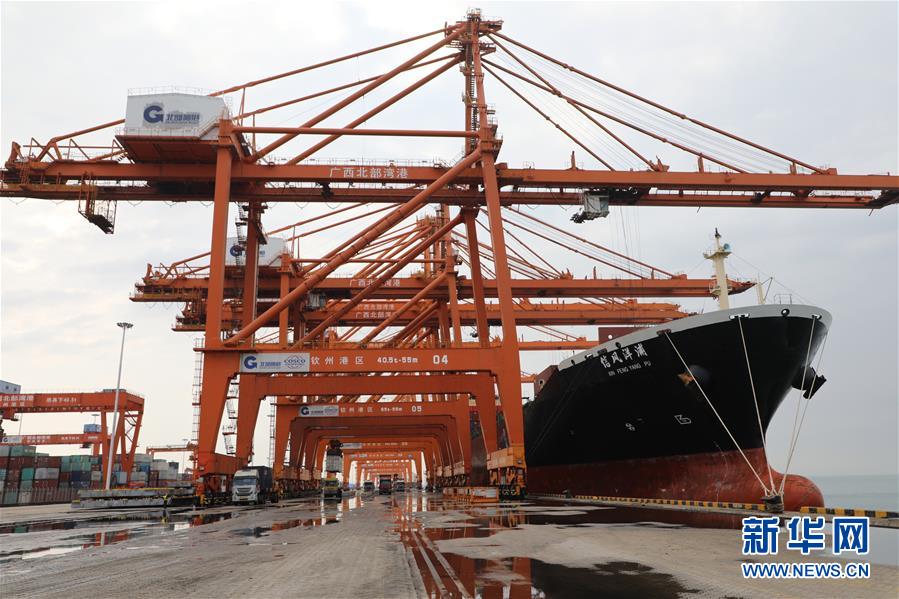 （圖文互動(dòng)）（3）抓好防疫保暢，還管司機(jī)吃飯&mdash;&mdash;廣西欽州保稅港區(qū)服務(wù)企業(yè)復(fù)工見(jiàn)聞