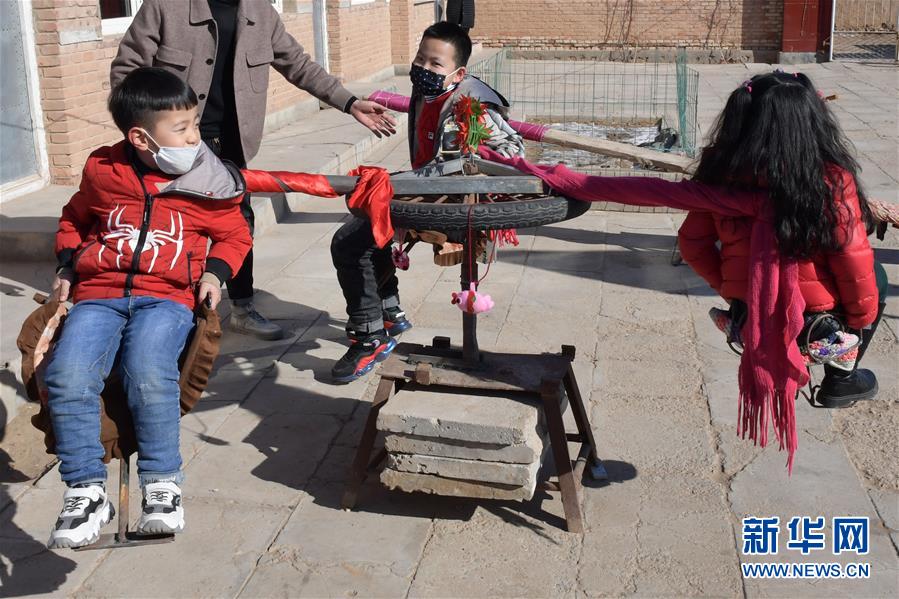 （圖文互動）&ldquo;宅&rdquo;出新境界！內(nèi)蒙古一農(nóng)民在家里造出游樂場