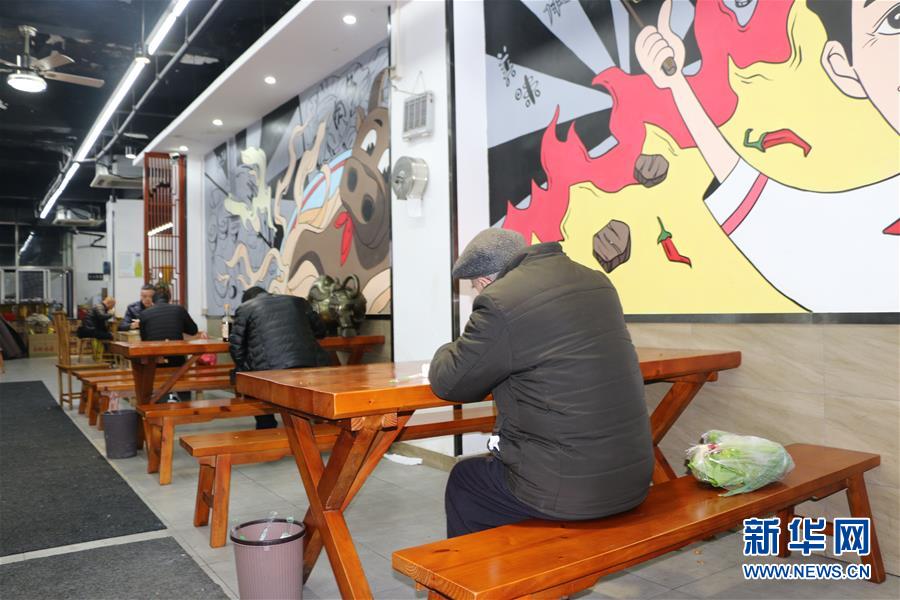 （圖文互動(dòng)）（5）吃粉擼串，商圈&ldquo;打卡&rdquo;，動(dòng)車出廠&mdash;&mdash;湖南&ldquo;標(biāo)簽&rdquo;復(fù)蘇記