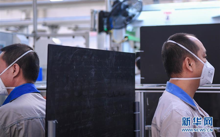 (聚焦疫情防控·圖文互動)(2)用疫情“防控線”守衛(wèi)企業(yè)“生命線”——長春復(fù)工企業(yè)防控一線見聞