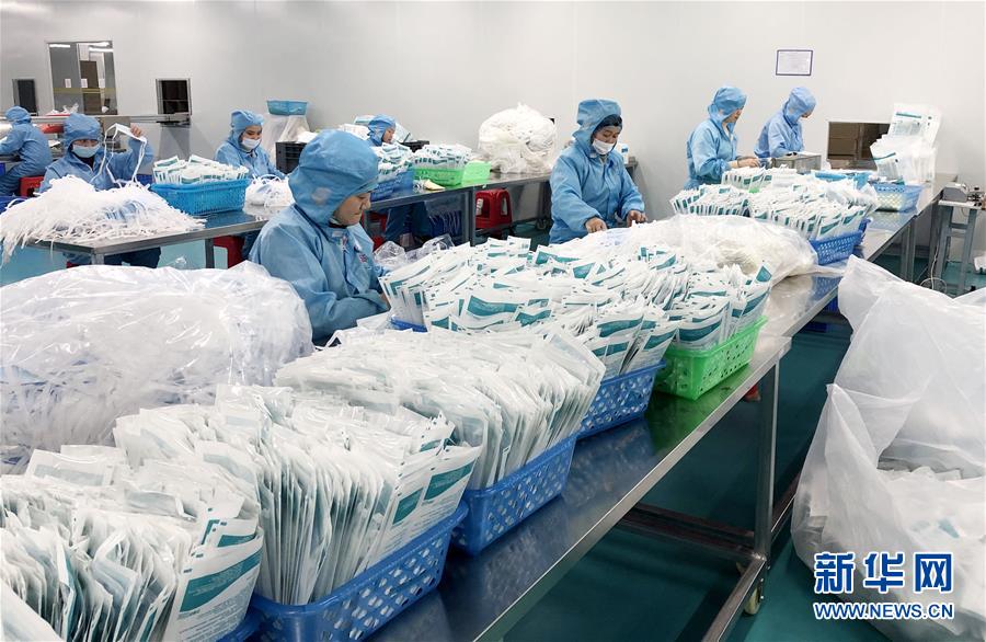 (聚焦疫情防控·圖文互動)(4)把最好的留給最需要的醫(yī)護人員——深圳醫(yī)療物資企業(yè)生產(chǎn)見聞