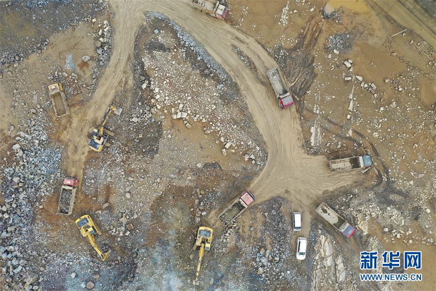 (抓好經(jīng)濟發(fā)展 應(yīng)對復(fù)雜局面·圖文互動)(4)把疫情造成的損失降到最小——廣西生產(chǎn)一線見聞