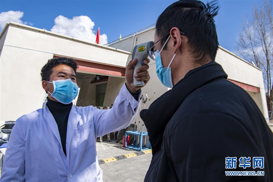 (新華全媒頭條·圖文互動(dòng))(8)血脈同心 共盼春來(lái)——疫情阻擊戰(zhàn)中的雪域故事