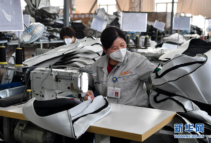 （圖文互動）（5）&ldquo;春天到了，熟悉的生活正在慢慢回來&rdquo;&mdash;&mdash;陜西多地復(fù)產(chǎn)復(fù)工一線見聞