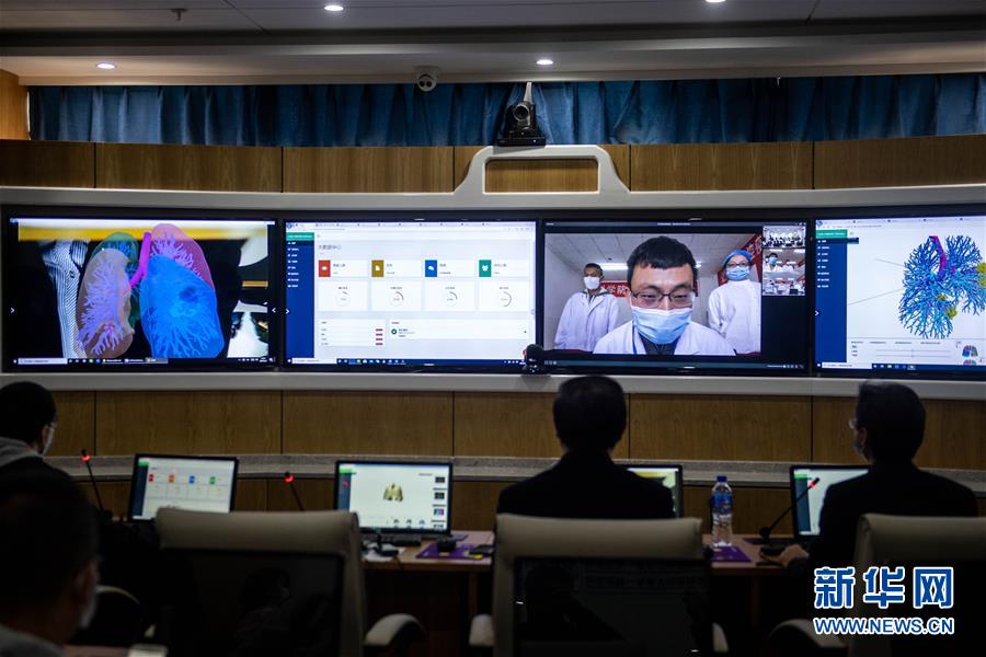 (圖文互動(dòng))(1)云南抗疫醫(yī)生有了“透視眼” 可三維立體看患者肺部