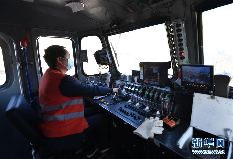 （抓好經(jīng)濟(jì)發(fā)展　應(yīng)對(duì)復(fù)雜局面&middot;圖文互動(dòng)）（5）&ldquo;我們的訂單正回流&rdquo;&mdash;&mdash;江西外貿(mào)企業(yè)復(fù)工復(fù)產(chǎn)見(jiàn)聞