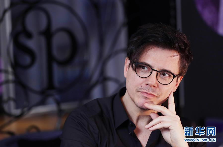 （國(guó)際&middot;圖文互動(dòng)）（3）通訊：手牽手，我們共同驅(qū)散陰霾&mdash;&mdash;法國(guó)音樂(lè)人創(chuàng)作抗疫歌曲背后的故事