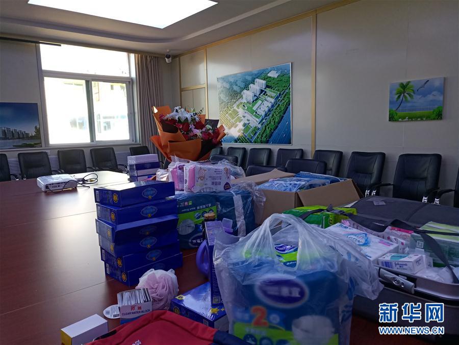 (在習(xí)近平新時代中國特色社會主義思想指引下——新時代新作為新篇章·習(xí)近平總書記關(guān)切事·圖文互動)(4)口罩擋不住你的美——戰(zhàn)“疫”一線巾幗掠影