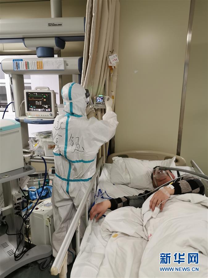 （一線抗疫群英譜&middot;圖文互動）（4）生命之光，溫暖&ldquo;無面之交&rdquo;&mdash;&mdash;記抗疫一線重癥監(jiān)護(hù)室90后護(hù)士金鈺 