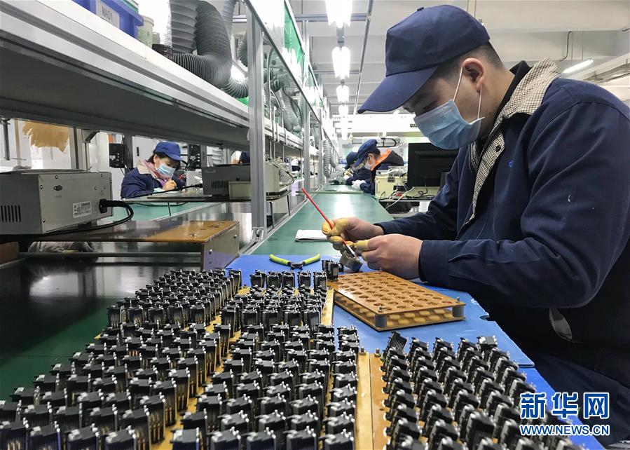 （在習(xí)近平新時代中國特色社會主義思想指引下&mdash;&mdash;新時代新作為新篇章&middot;習(xí)近平總書記關(guān)切事&middot;圖文互動）（1）精準發(fā)力抓統(tǒng)籌&mdash;&mdash;各地落實&ldquo;分區(qū)分級&rdquo;有序恢復(fù)生產(chǎn)生活