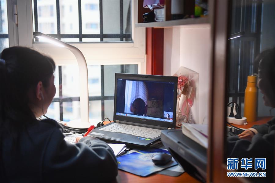 (新華全媒頭條·圖文互動)(10)守護天使 同心戰(zhàn)“疫”——各地多措并舉關(guān)愛一線醫(yī)務(wù)人員掃描