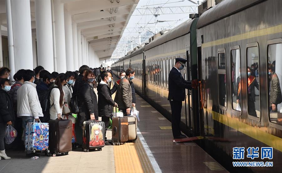 （新華全媒頭條&middot;圖文互動）（2）暢通復(fù)工復(fù)產(chǎn)&ldquo;生命線&rdquo;&mdash;&mdash;全國恢復(fù)正常交通運輸秩序