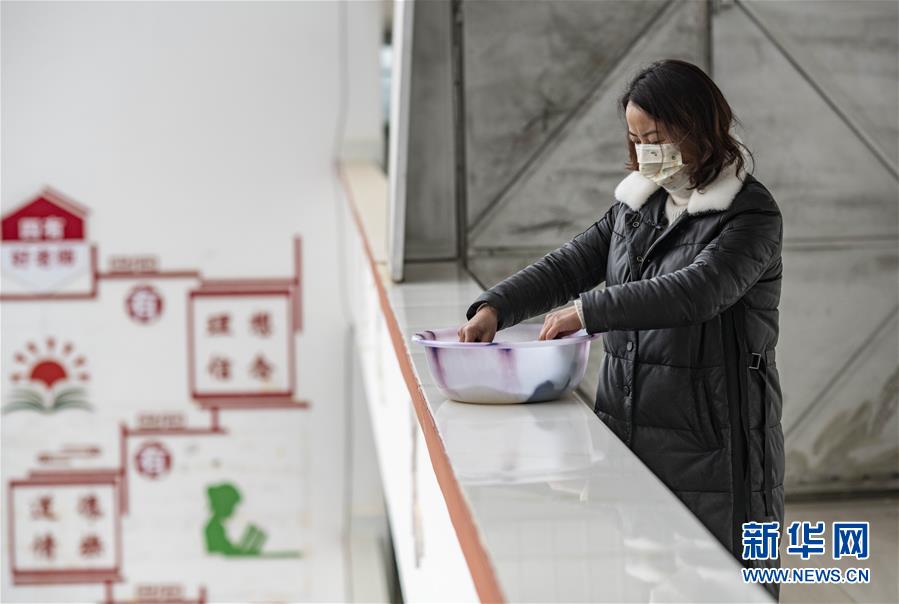 （新華全媒頭條&middot;圖文互動(dòng)）（3）特殊時(shí)期，他們這樣履職&mdash;&mdash;全國(guó)人大代表這個(gè)春天在行動(dòng)