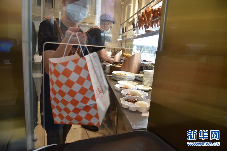 （聚焦復(fù)工復(fù)產(chǎn)&middot;圖文互動(dòng)）（4）觸網(wǎng)接單、開發(fā)簡(jiǎn)餐、直播賣貨&mdash;&mdash;餐企換招自救