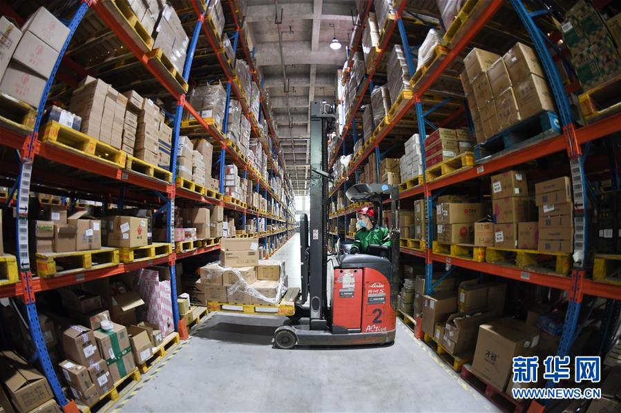 （新華全媒頭條&middot;在習(xí)近平新時(shí)代中國(guó)特色社會(huì)主義思想指引下&mdash;&mdash;新時(shí)代新作為新篇章&middot;圖文互動(dòng)）（9）同心戰(zhàn)&ldquo;疫&rdquo;彰顯人民至上&mdash;&mdash;各地各部門貫徹落實(shí)習(xí)近平總書記重要指示精神統(tǒng)籌推進(jìn)疫情防控和經(jīng)濟(jì)社會(huì)發(fā)展 