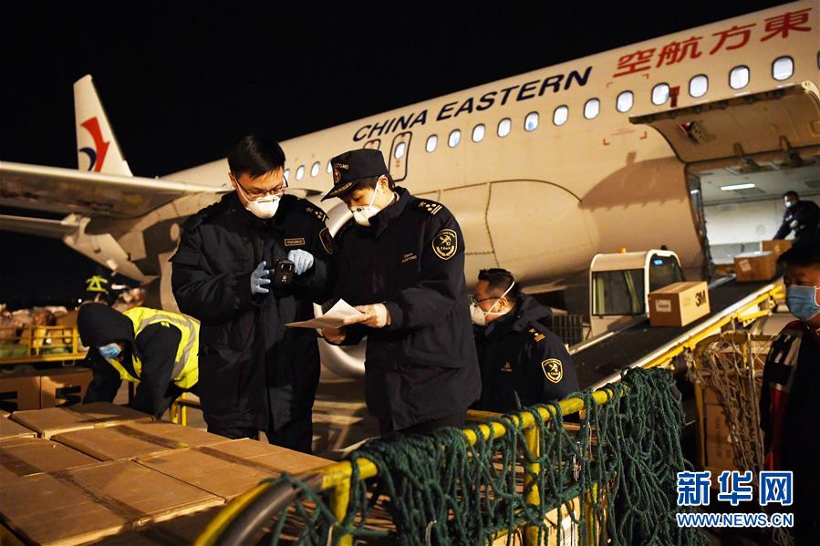 （新華全媒頭條&middot;在習(xí)近平新時(shí)代中國(guó)特色社會(huì)主義思想指引下&mdash;&mdash;新時(shí)代新作為新篇章&middot;圖文互動(dòng)）（11）同心戰(zhàn)&ldquo;疫&rdquo;彰顯人民至上&mdash;&mdash;各地各部門貫徹落實(shí)習(xí)近平總書記重要指示精神統(tǒng)籌推進(jìn)疫情防控和經(jīng)濟(jì)社會(huì)發(fā)展 