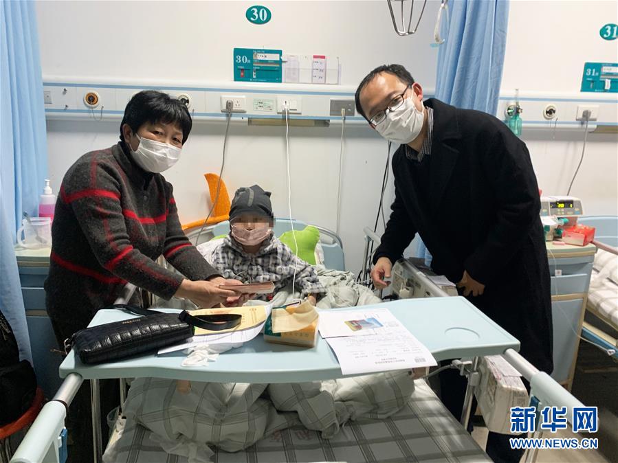 (一線抗疫群英譜·圖文互動)(1)“愿每個承受病痛的孩子都不會成為孤島”——記百名白血病兒童的守護(hù)者林斌