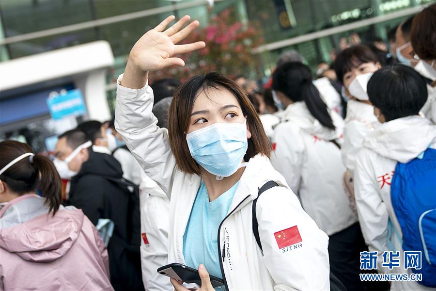 （新華全媒頭條&middot;圖文互動(dòng)）（4）最美逆行者，武漢永遠(yuǎn)記得你！&mdash;&mdash;首批援鄂醫(yī)療隊(duì)返程紀(jì)實(shí)